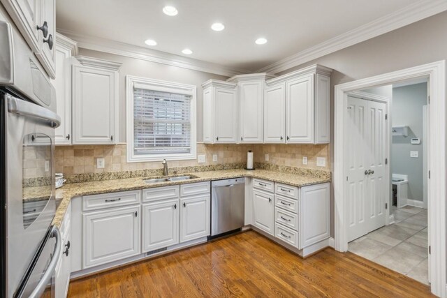 638 Band Dr, Franklin, TN 37064 - kitchen featuring dishwasher, crown molding, white cabinets, backsplash, and recessed lighting