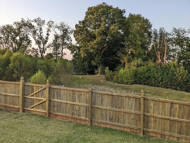 155 Telavera Dr, White House, TN 37188 - view of yard featuring fence