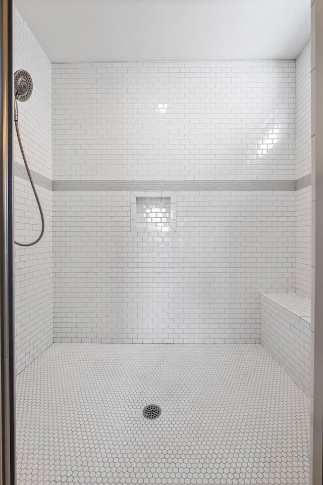 5604 Kentucky Ave, Nashville, TN 37209 - bathroom featuring tiled shower