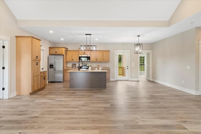 kitchen with recessed lighting, light wood finished floors, stainless steel appliances, a kitchen island with sink, and open floor plan