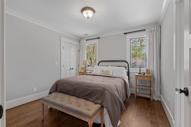 4306 Idaho Ave, Nashville, TN 37209 - bedroom featuring baseboards, crown molding, wood finished floors, and multiple windows
