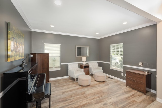 sitting room featuring light wood-style floors, recessed lighting, baseboards, and crown molding
