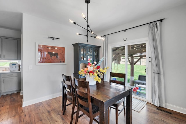 7025 Bennett Dr, Mount Juliet, TN 37122 - dining area featuring wood finished floors, visible vents, baseboards, and an inviting chandelier