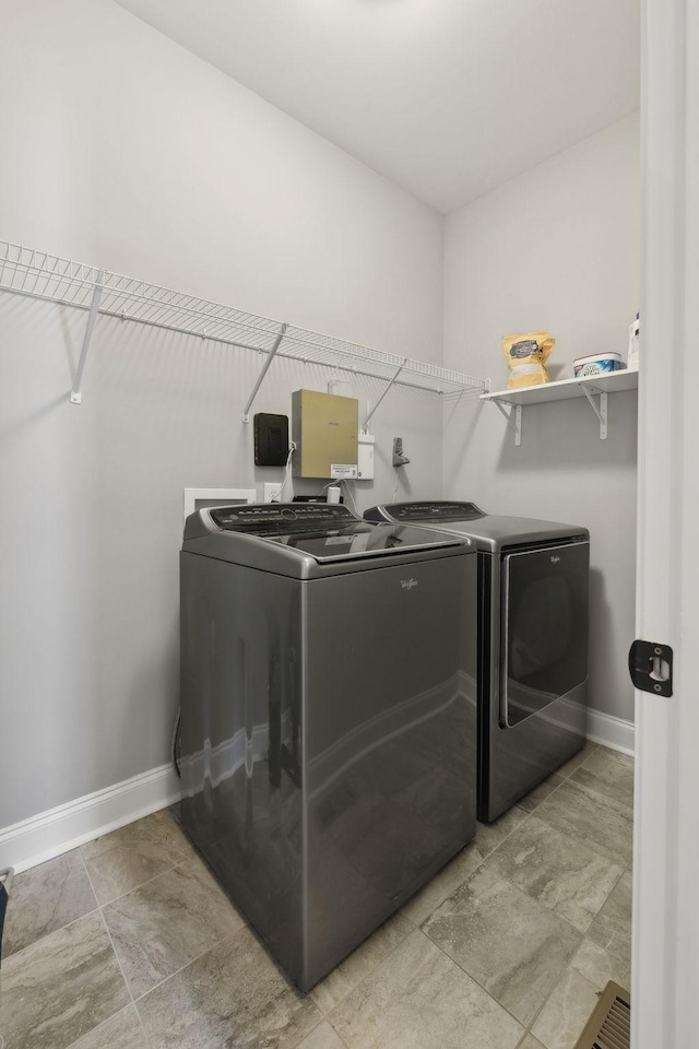 124 Houghland St, Gallatin, TN 37066 - clothes washing area featuring baseboards, washer and clothes dryer, and laundry area