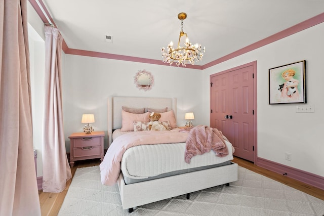 2931 Longford Dr, Murfreesboro, TN 37129 - bedroom featuring baseboards, visible vents, a chandelier, and light wood finished floors