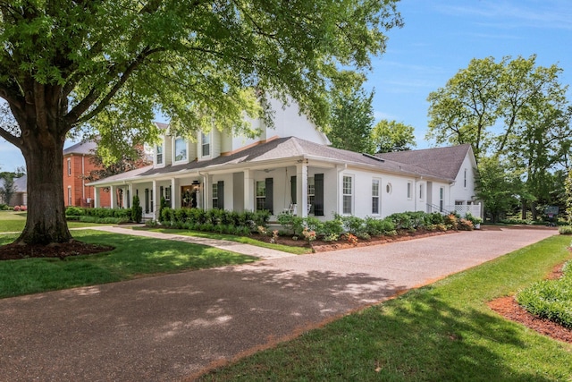 2931 Longford Dr, Murfreesboro, TN 37129 - view of front facade with a porch and a front yard
