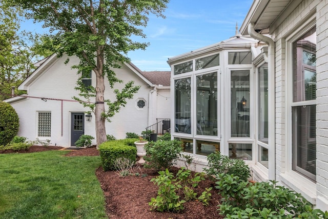 2931 Longford Dr, Murfreesboro, TN 37129 - view of side of property featuring a lawn and a sunroom