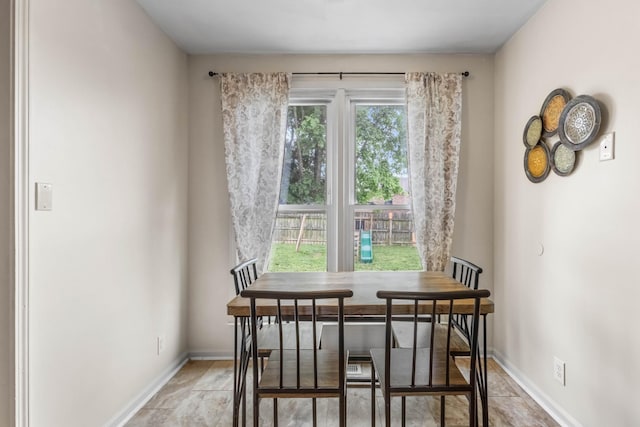 1646 S Jordan Dr, Clarksville, TN 37042 - dining room with baseboards