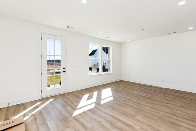 interior space featuring light wood finished floors, plenty of natural light, visible vents, and recessed lighting