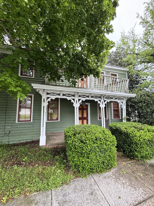 view of front facade with covered porch