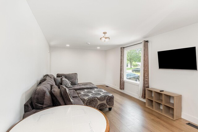 196 Haven Dr, Clarksville, TN 37042 - living room featuring light wood-style flooring, baseboards, and recessed lighting