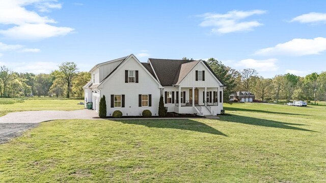 2040 Cairo Bend Rd, Lebanon, TN 37087 - view of front facade with a front yard and driveway