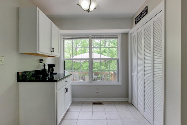 3473 Hunters Rdg, Woodlawn, TN 37191 - kitchen with baseboards, dark countertops, visible vents, and a healthy amount of sunlight