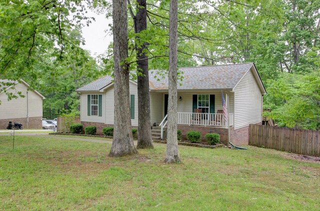 3473 Hunters Rdg, Woodlawn, TN 37191 - ranch-style home featuring fence, covered porch, a shingled roof, and a front lawn