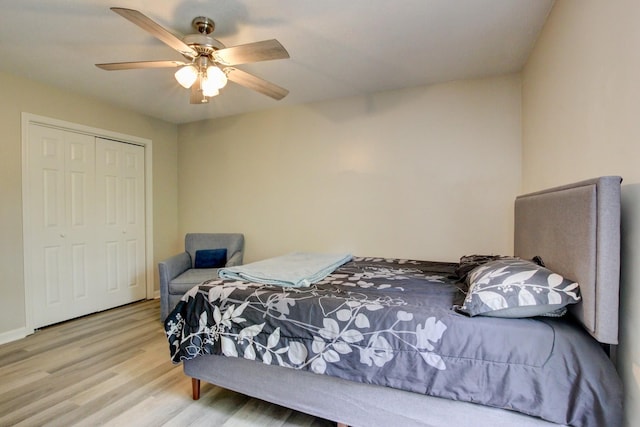 3473 Hunters Rdg, Woodlawn, TN 37191 - bedroom with ceiling fan, wood finished floors, and a closet