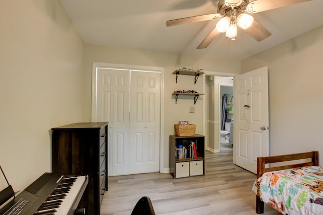 3473 Hunters Rdg, Woodlawn, TN 37191 - bedroom with ceiling fan, light wood finished floors, and a closet