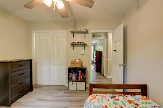 3473 Hunters Rdg, Woodlawn, TN 37191 - bedroom with a ceiling fan, light wood finished floors, and a closet