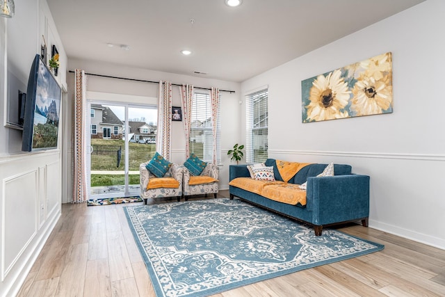 sitting room featuring recessed lighting, wood finished floors, and baseboards