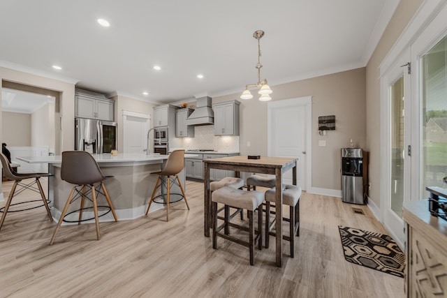 3032 Oxford Dr, Mount Juliet, TN 37122 - dining area featuring recessed lighting, ornamental molding, an inviting chandelier, and light wood-style flooring