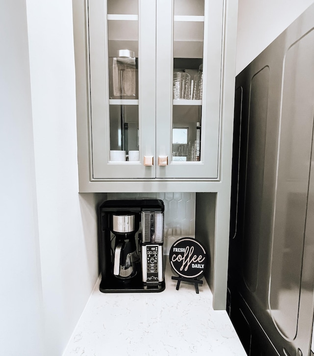135 Hemlock Cv, Tracy City, TN 37387 - bar with backsplash