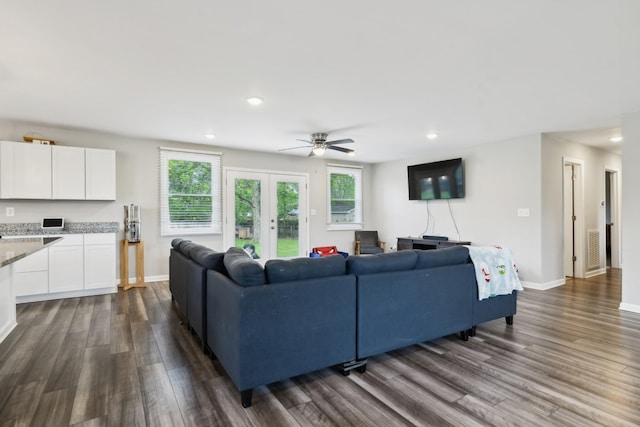 living area featuring a ceiling fan, baseboards, dark wood-style flooring, and recessed lighting