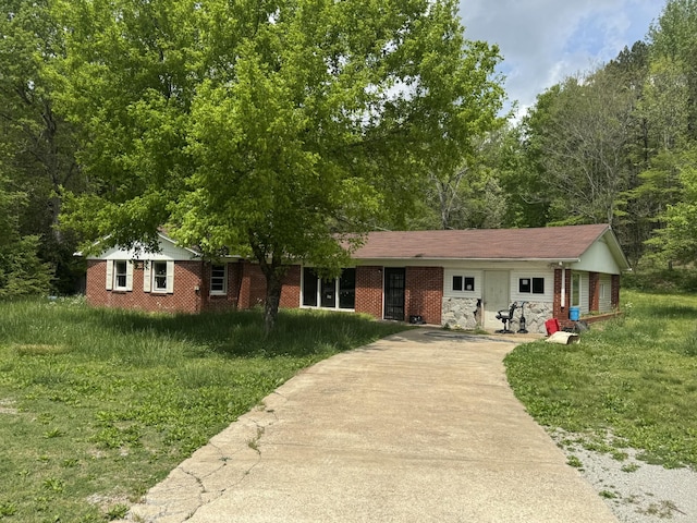 ranch-style house with brick siding and concrete driveway