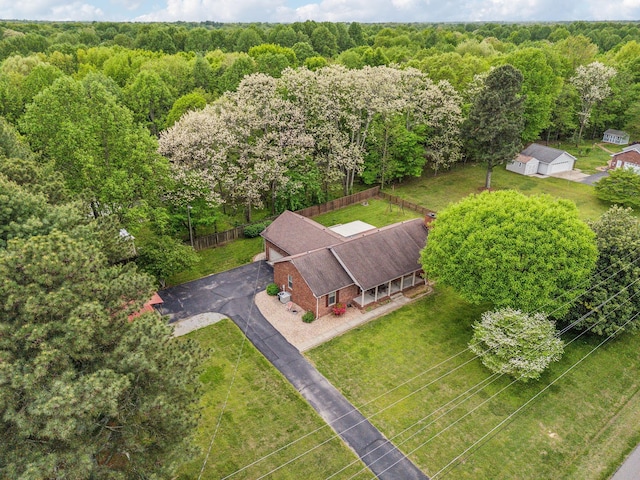 bird's eye view featuring a wooded view