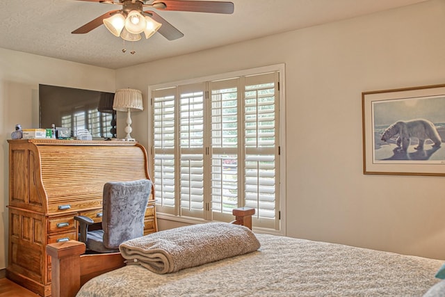 bedroom featuring a ceiling fan