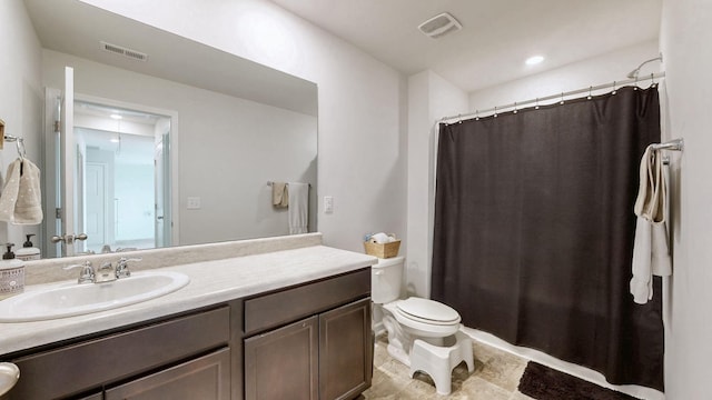 615 Pine Bloom Rd, Lebanon, TN 37087 - full bathroom with toilet, vanity, curtained shower, and visible vents