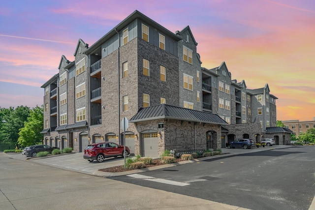 141 Saundersville Rd Unit 1308, Hendersonville, TN 37075 - view of property at dusk