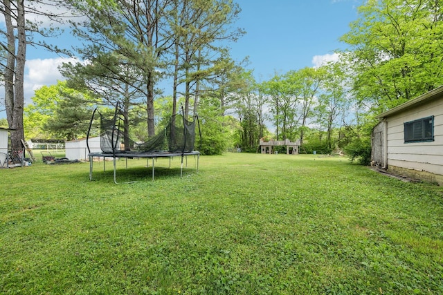2608 Walnut Ln, Murfreesboro, TN 37129 - view of yard featuring fence, an outbuilding, and a trampoline