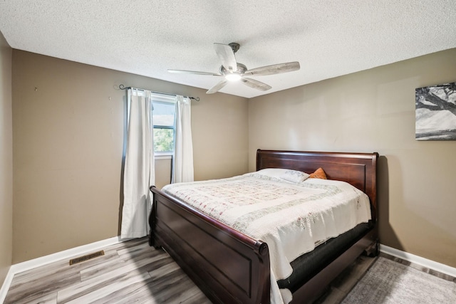 2608 Walnut Ln, Murfreesboro, TN 37129 - bedroom featuring a textured ceiling, visible vents, a ceiling fan, and baseboards