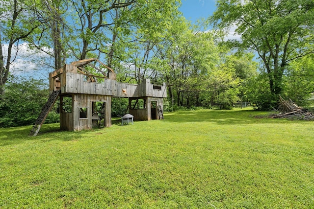 2608 Walnut Ln, Murfreesboro, TN 37129 - view of yard with an outdoor structure