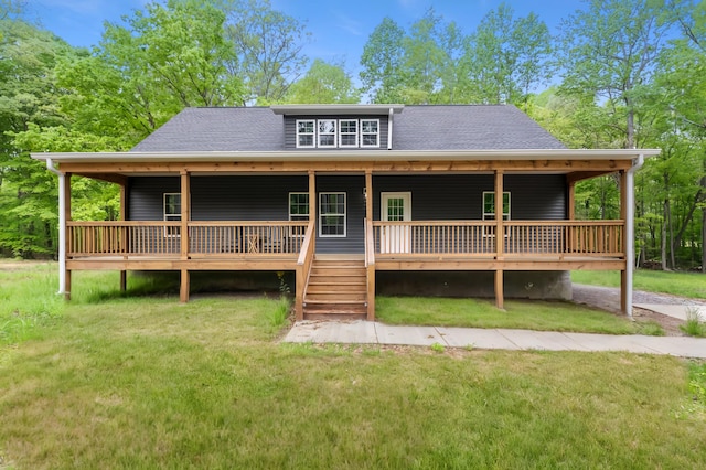 farmhouse featuring a front lawn and a shingled roof