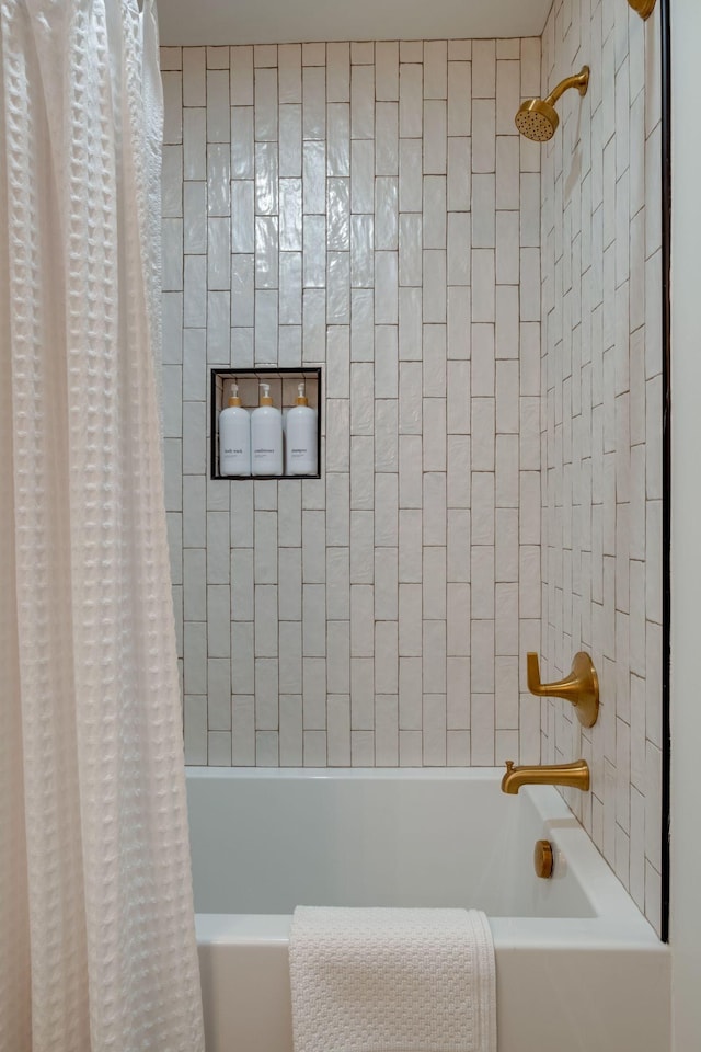full bath with shower / bath combo