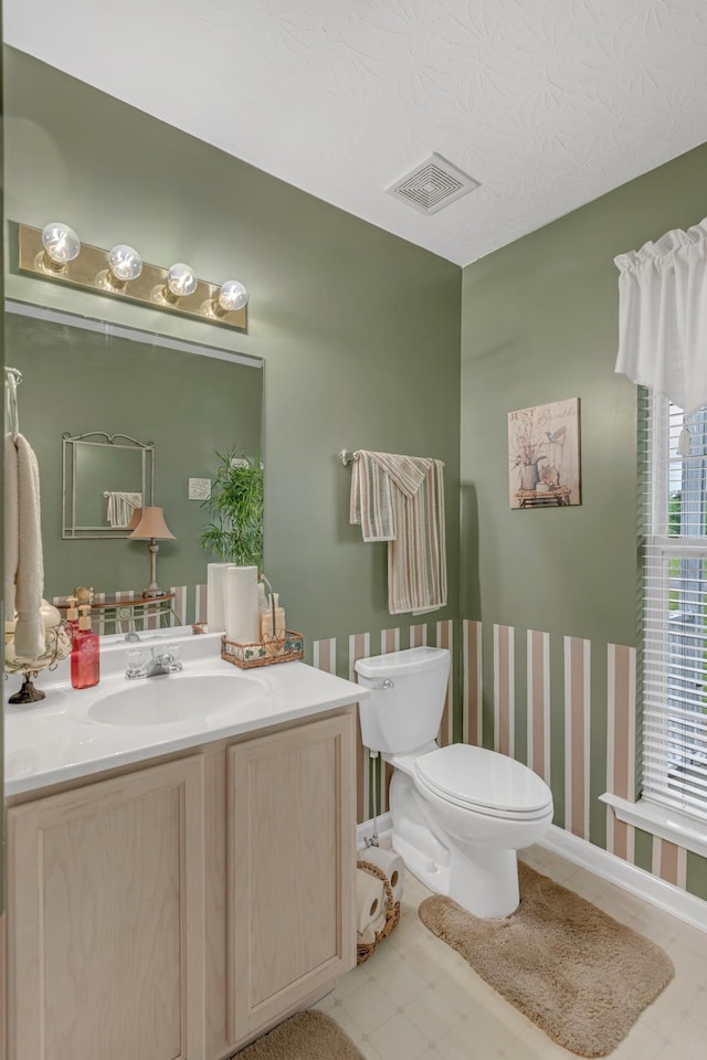 1368 Jason Cir, Ashland City, TN 37015 - bathroom with toilet, visible vents, and vanity