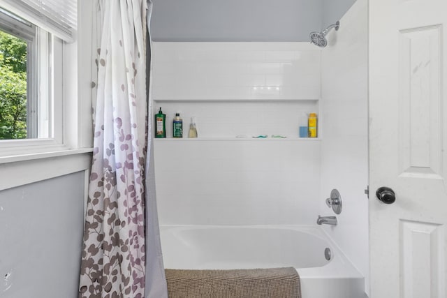 full bath with shower / bath combo with shower curtain