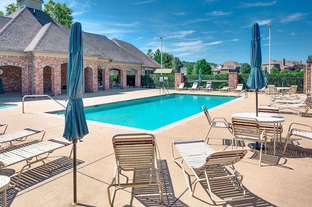 1004 Sattui Ct, Franklin, TN 37064 - community pool with fence and a patio
