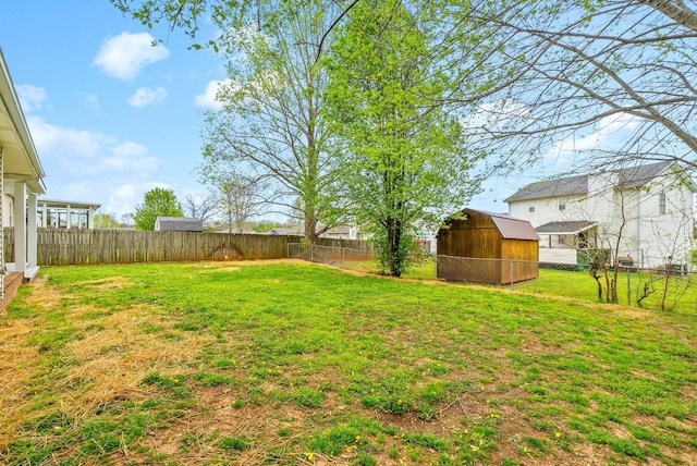 3844 Marla Cir, Clarksville, TN 37042 - view of yard featuring a fenced backyard, a shed, and an outdoor structure