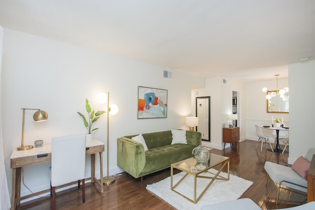 3901 Whitland Ave # 11, Nashville, TN 37205 - living room featuring a chandelier, visible vents, wood finished floors, and baseboards