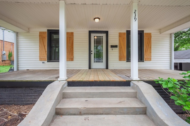 entrance to property featuring a porch