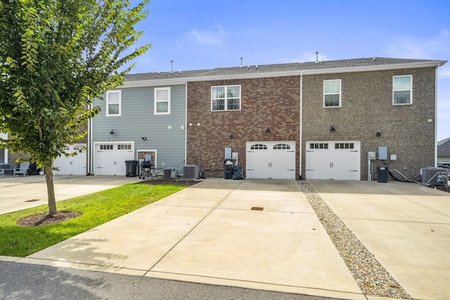 123 Saddlewood Ln, Hendersonville, TN 37075 - back of property with central air condition unit, driveway, and a garage