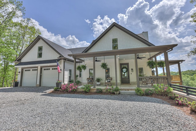 view of front facade featuring a porch, a ceiling fan, and gravel driveway