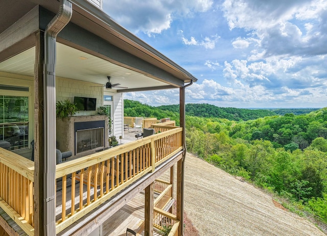 deck with ceiling fan
