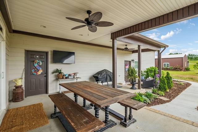 view of patio featuring outdoor dining space and ceiling fan