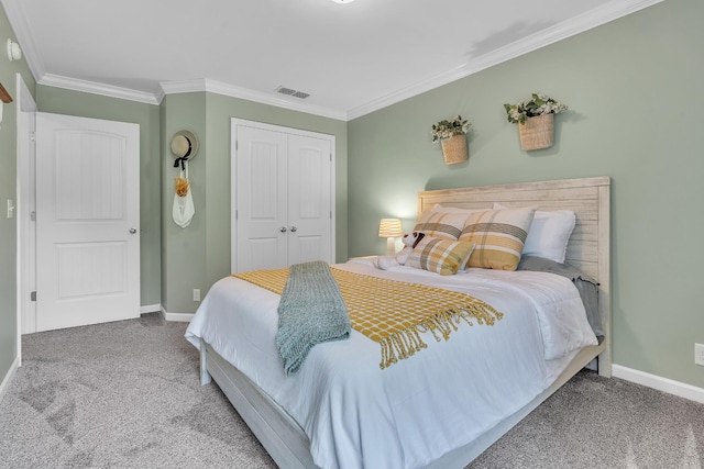 bedroom with a closet, crown molding, visible vents, carpet, and baseboards