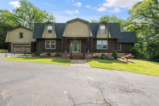 209 Green Valley Blvd, Franklin, TN 37064 - log cabin with a garage, a front lawn, roof with shingles, and a gambrel roof