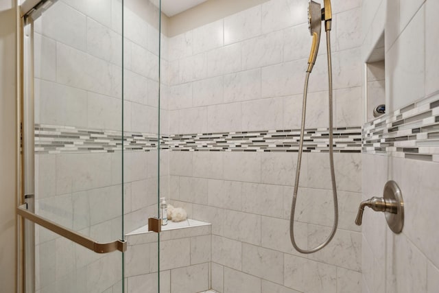 full bath featuring tiled shower