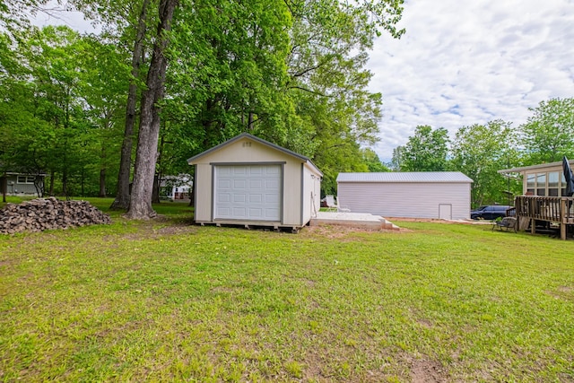 view of yard with an outdoor structure
