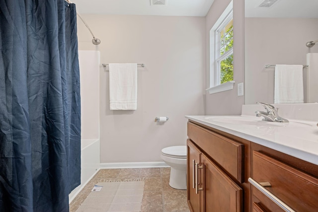 208 Wyburn Pl, Burns, TN 37029 - bathroom featuring visible vents, shower / bath combination with curtain, vanity, baseboards, and toilet